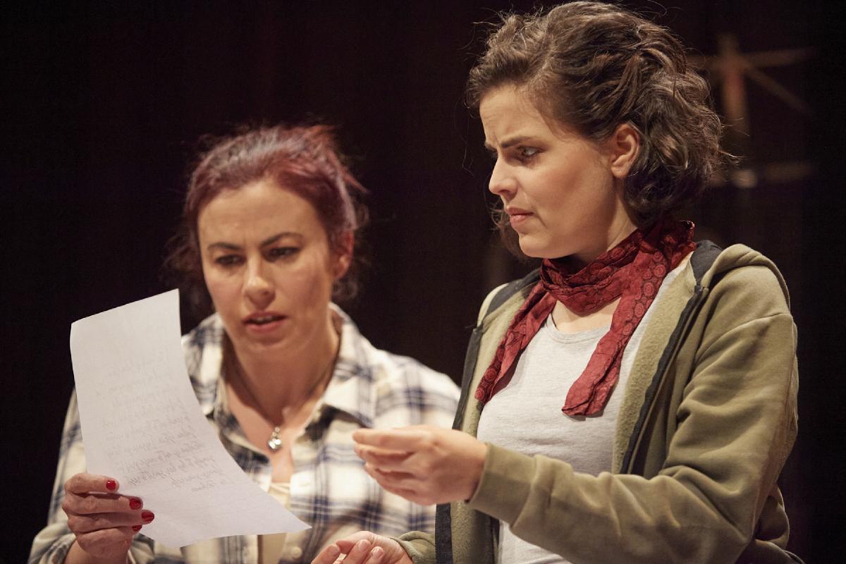 impressions/The Suitcase_play_036.jpg