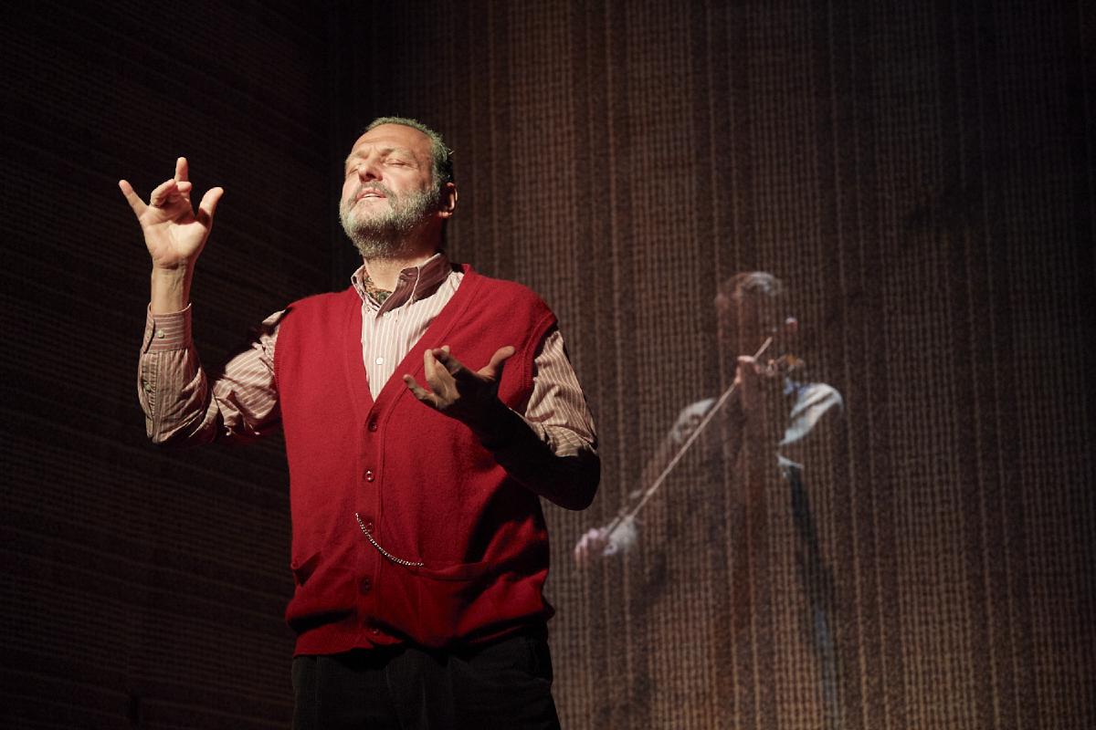 impressions/The Suitcase_play_135.jpg